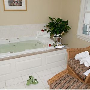 Luxury Queen Room